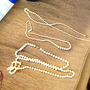 4 pearl necklaces